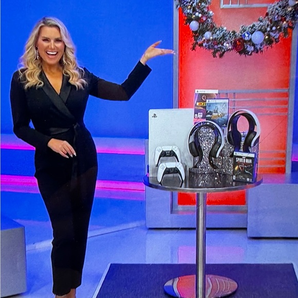 GIGi by Gillian Small Tuxedo Style One Piece Pantsuit - Picture 6 of 6